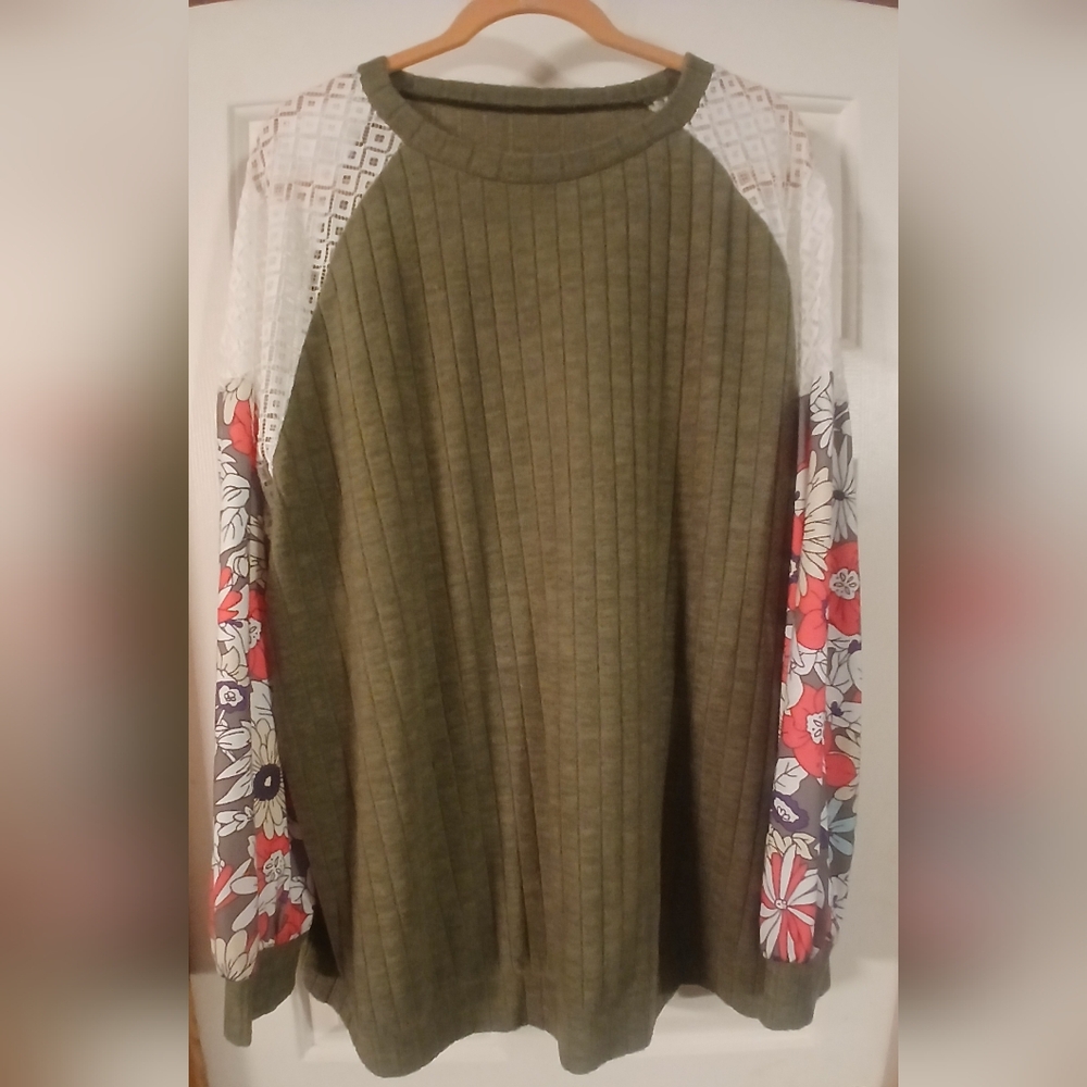 NWOT - Laurel Green, Floral, Long Sleeve, Lace Shoulder, Ribbed Top Size 4X - Picture 3 of 4